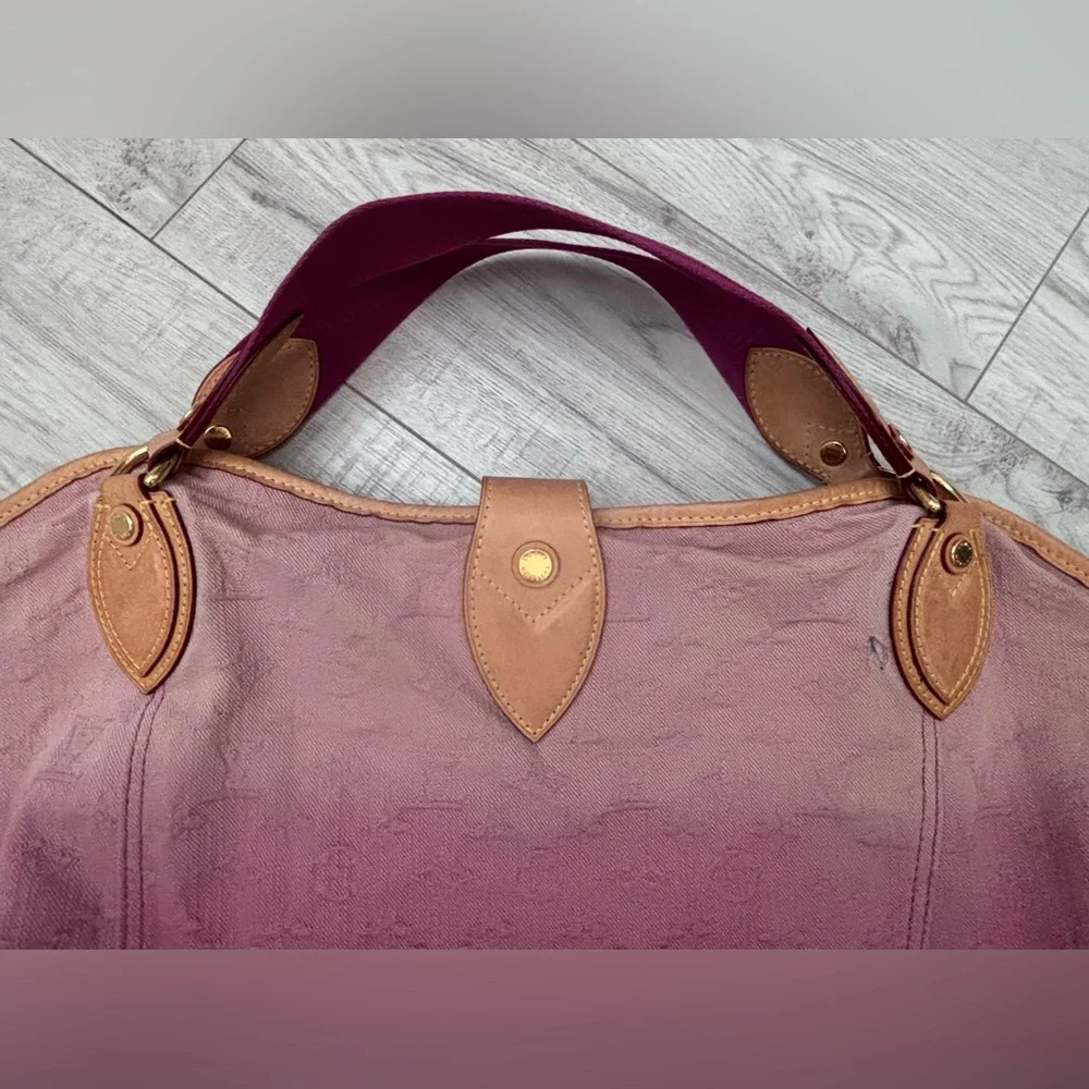 LOUIS VUITTON Rouge Fauvist Denim Sunbeam Monogram Hobo Bag Limited Edition 2010 - Picture 10 of 15